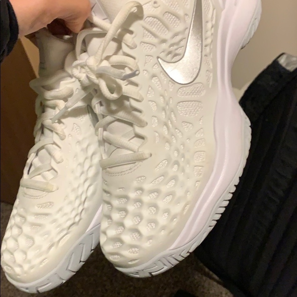 Nike tennis tennis shoes